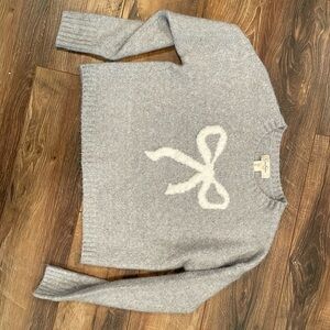 Like New Crop Boxy Gray with White Bow Knit Sweater Sz Small